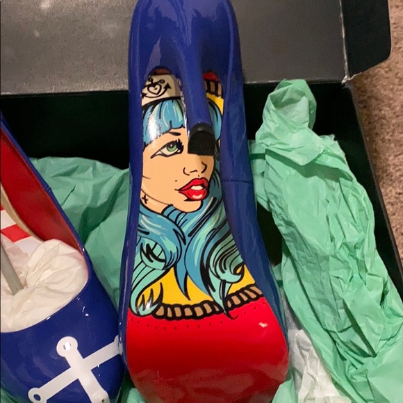 NIB Taylor Reeve heels *RARE* - Picture 2 of 3